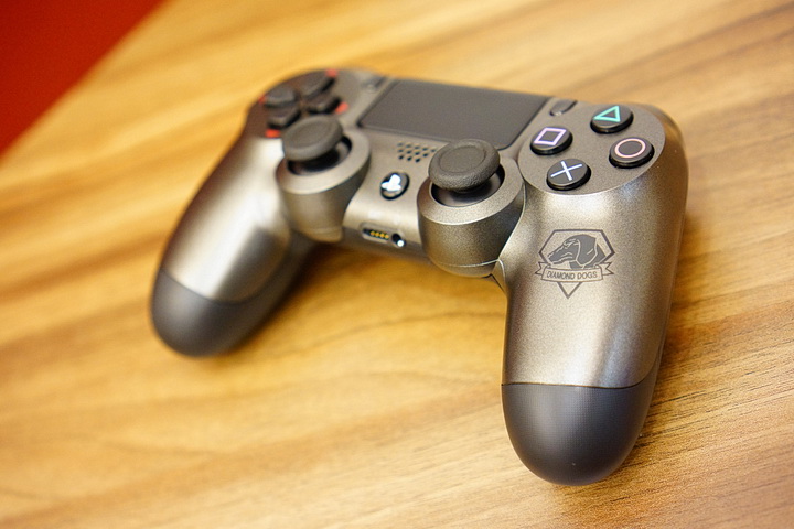 【幻痛】PS4 幻痛機 限量同捆單主機 CUH-1200/1207A 圖 + 文開箱