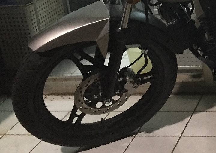 跑了800公里才開箱的 灰狼150