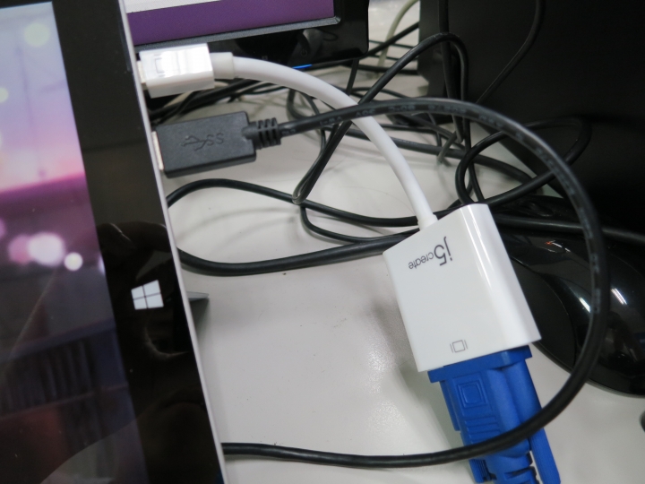 Surface Pro 3 + j5 create USB3.0 hub 與 VGA轉接頭