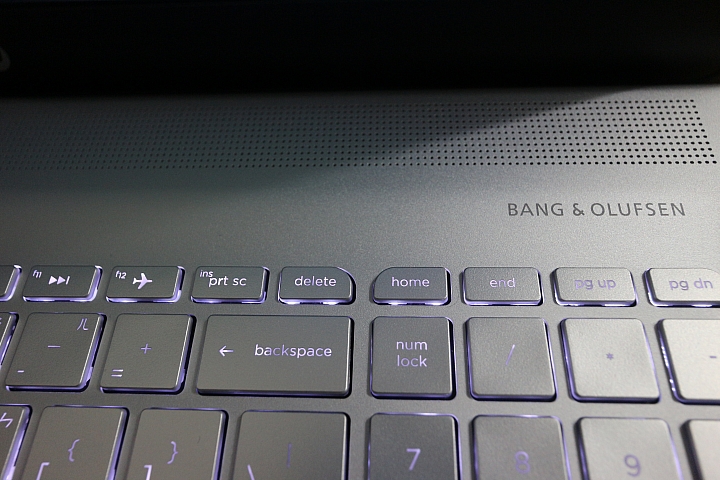 無法停止的觸碰  HP Envy 15-ae033TX 簡易開箱