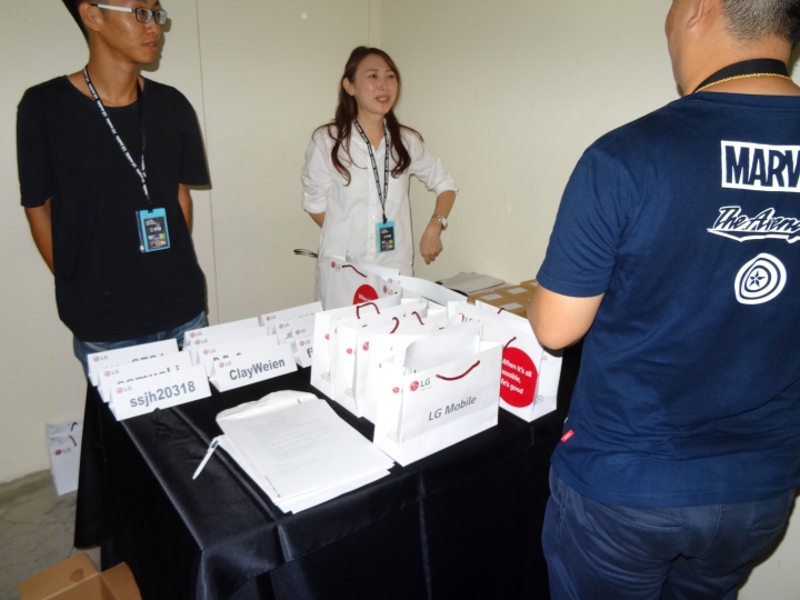 LG G4最強拍照旗艦機︰街拍台灣 信義區夜景 CSK不專業 體驗