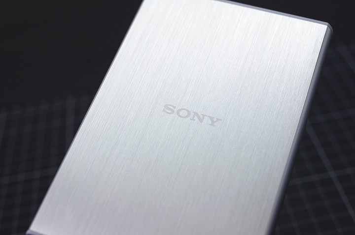 [開箱和評測] 輕薄美型的 Sony HD-SL2 2TB 隨身行動硬碟