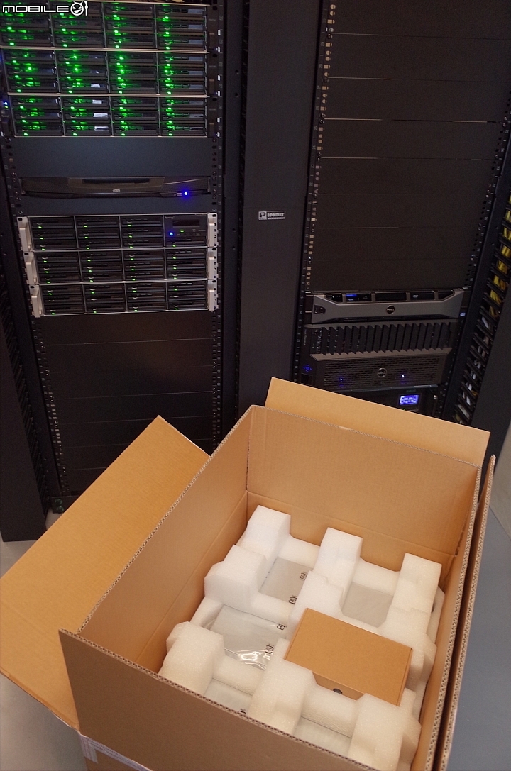 [全臺第一]怪獸級40G效能&自動分層NAS開箱 -QNAP TVS-EC1580MU-SAS-RP 多圖