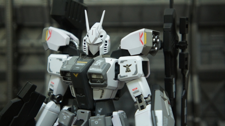 MG 1/100 驚異白戰士
