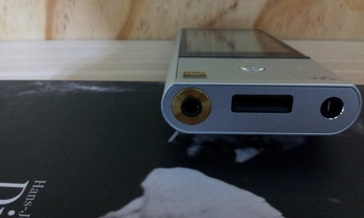 [開箱] 01首開 高階音樂欣賞者專屬隨身播放器 -- SONY NW-ZX100