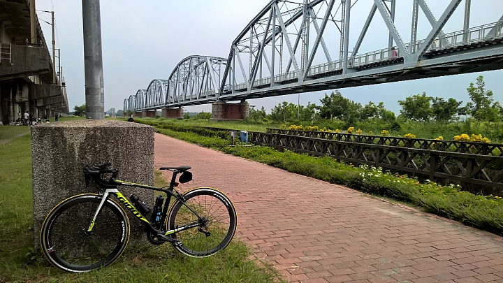 [開箱]TCR ADV1 KOM補開箱兼公路車新手初次挑戰破百K心得
