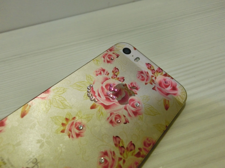 [開箱]iphone5s全機包膜+施華洛世奇水鑽
