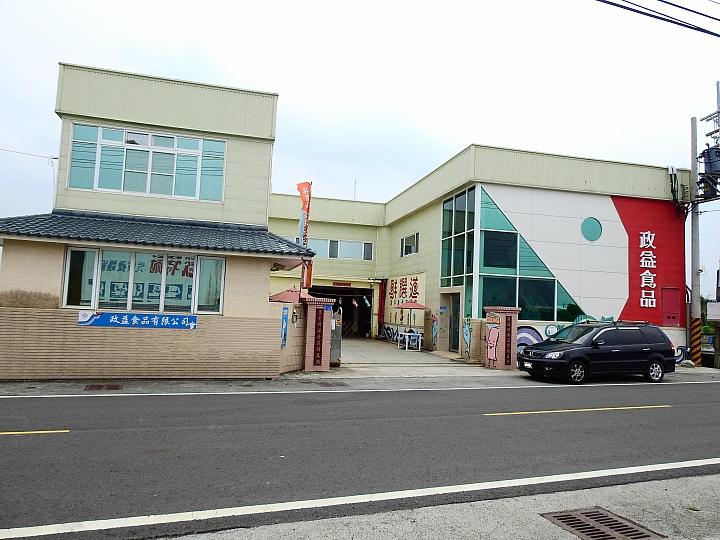 林邊鄉彩繪鐵路橋墩，順道政益觀光工廠，再一路到底崎峰濕地進入大鵬灣。