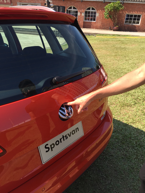 轉彎遇到VW Sportsvan新車發表，價格是109.8萬、114.8萬、127.8萬