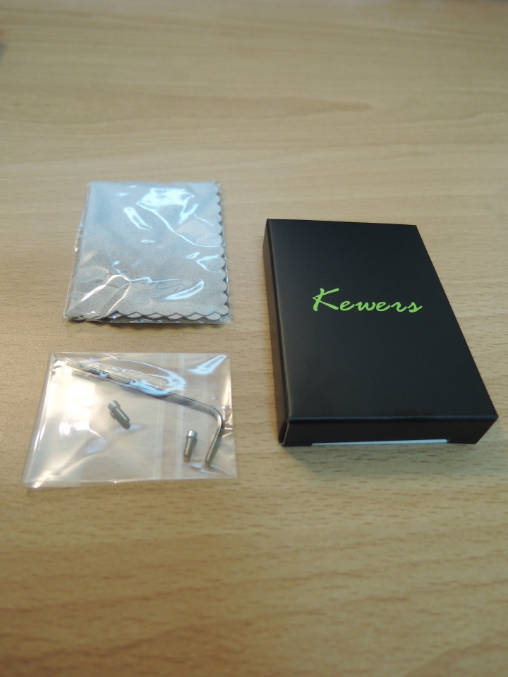 Kewers超輕盈金屬邊框  簡易開箱分享