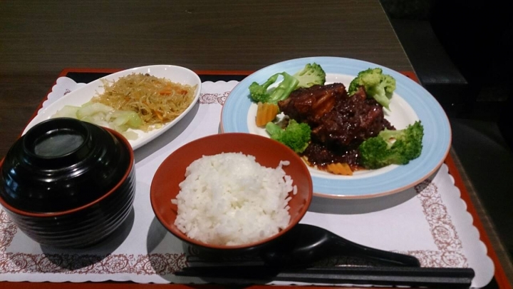 [食記]北市南京伊通街口道地的台式家常菜 無聊苑