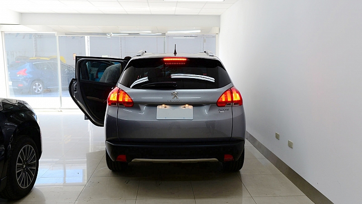 Peugeot 跨界休旅 2008 e-HDi 柴頂~開箱~圖多
