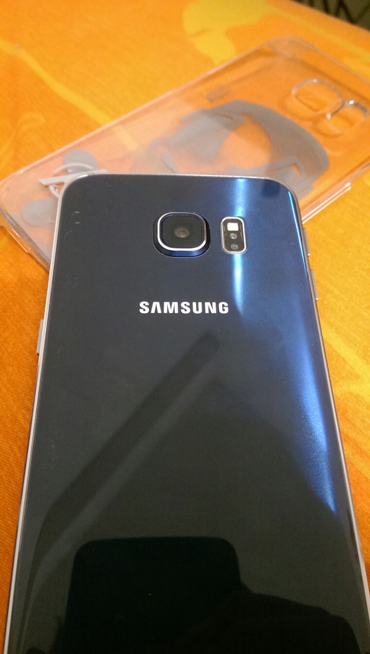 S6 edge背面瑕疵