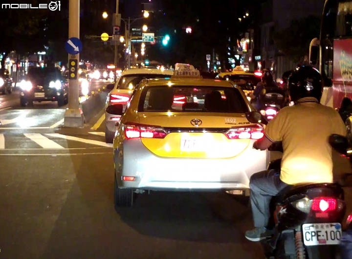 這車牌E/F傻傻分不清楚...