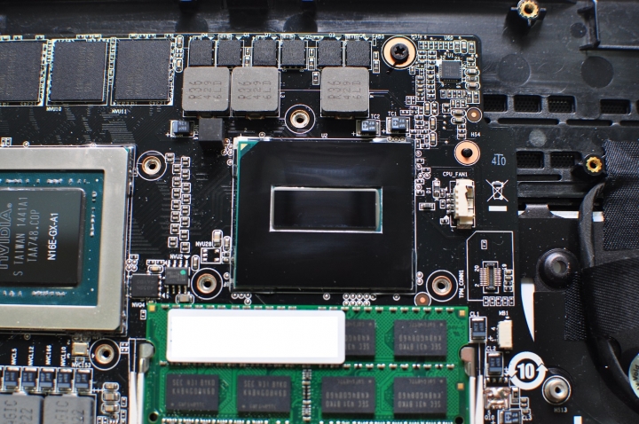 GIGABYTE P37X 拆機分享，要特別注意導管別折彎了