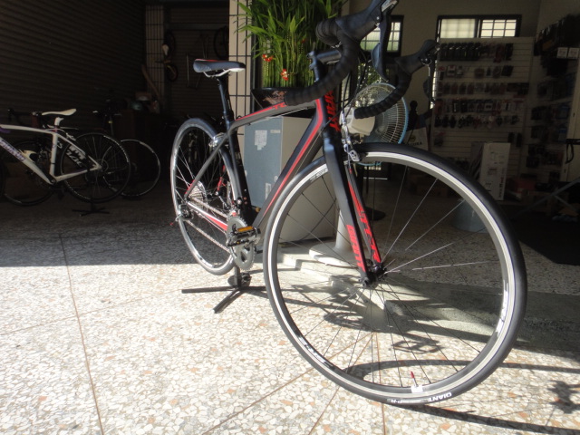 2016年GIANT TCR1黑紅色開箱