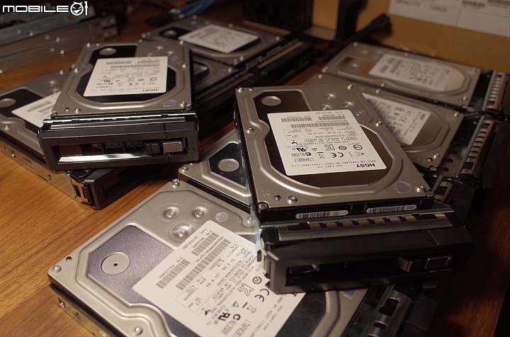 [全臺第一]怪獸級40G效能&自動分層NAS開箱 -QNAP TVS-EC1580MU-SAS-RP 多圖