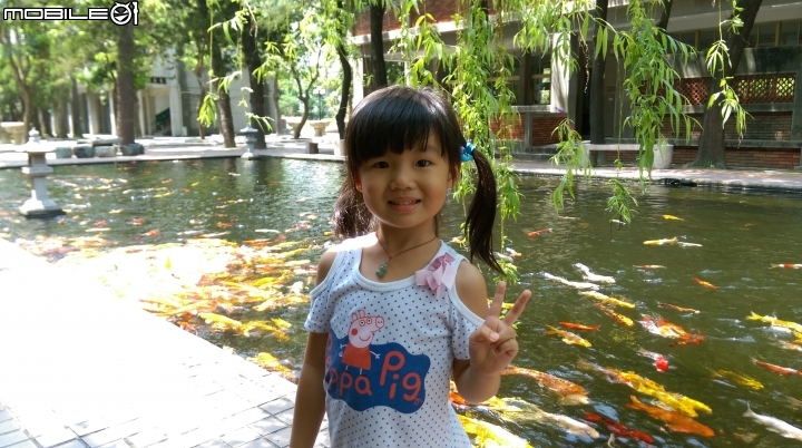 彰化東南中學餵魚遊