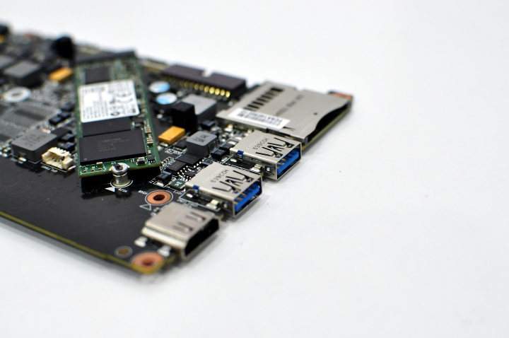 AORUS X5拆機介紹與PLEXTOR M6E測試