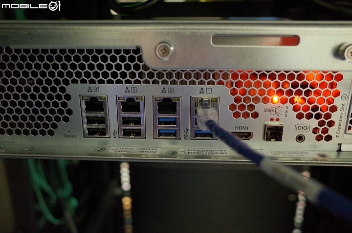 [全臺第一]怪獸級40G效能&自動分層NAS開箱 -QNAP TVS-EC1580MU-SAS-RP 多圖