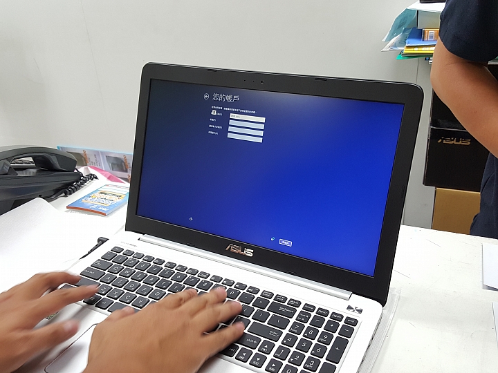 2015/9/16 ASUS K501LX i7版 含淚開箱