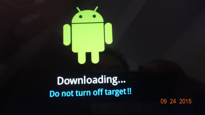 SAMSUNG 平板 Note 10.1 (GT-N8000) 突然無法進入桌面，然後一直重開機......