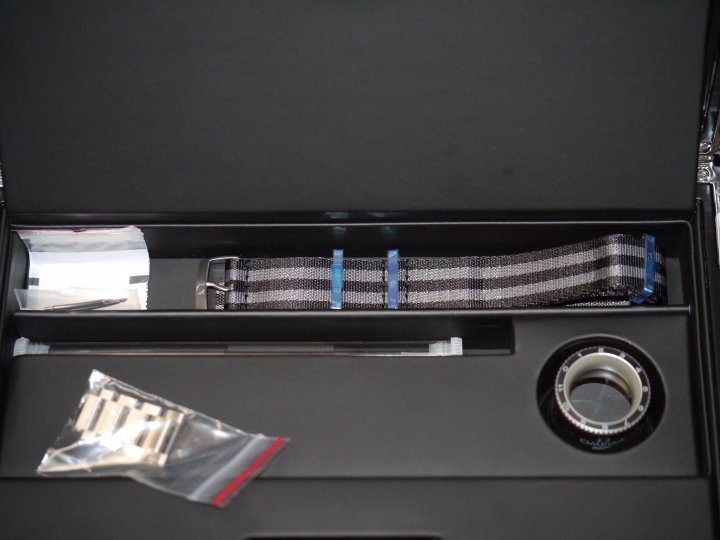 【開箱】Omega Seamaster 300 "007 Spectre"