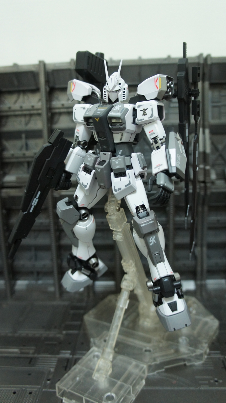 MG 1/100 驚異白戰士