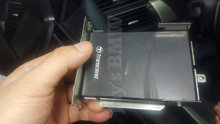 BMW X5 (E70) IDRIVE CIC主機硬碟更換SSD(固態硬碟)