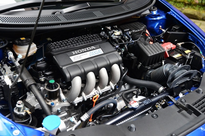 [轉貼] 本田小型油電跑車「CR-Z」，更具運動感