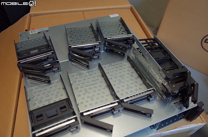 [全臺第一]怪獸級40G效能&自動分層NAS開箱 -QNAP TVS-EC1580MU-SAS-RP 多圖