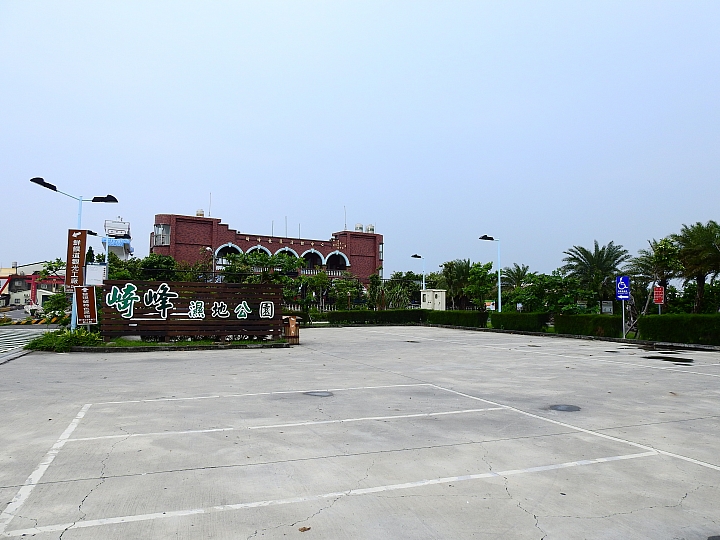 林邊鄉彩繪鐵路橋墩，順道政益觀光工廠，再一路到底崎峰濕地進入大鵬灣。