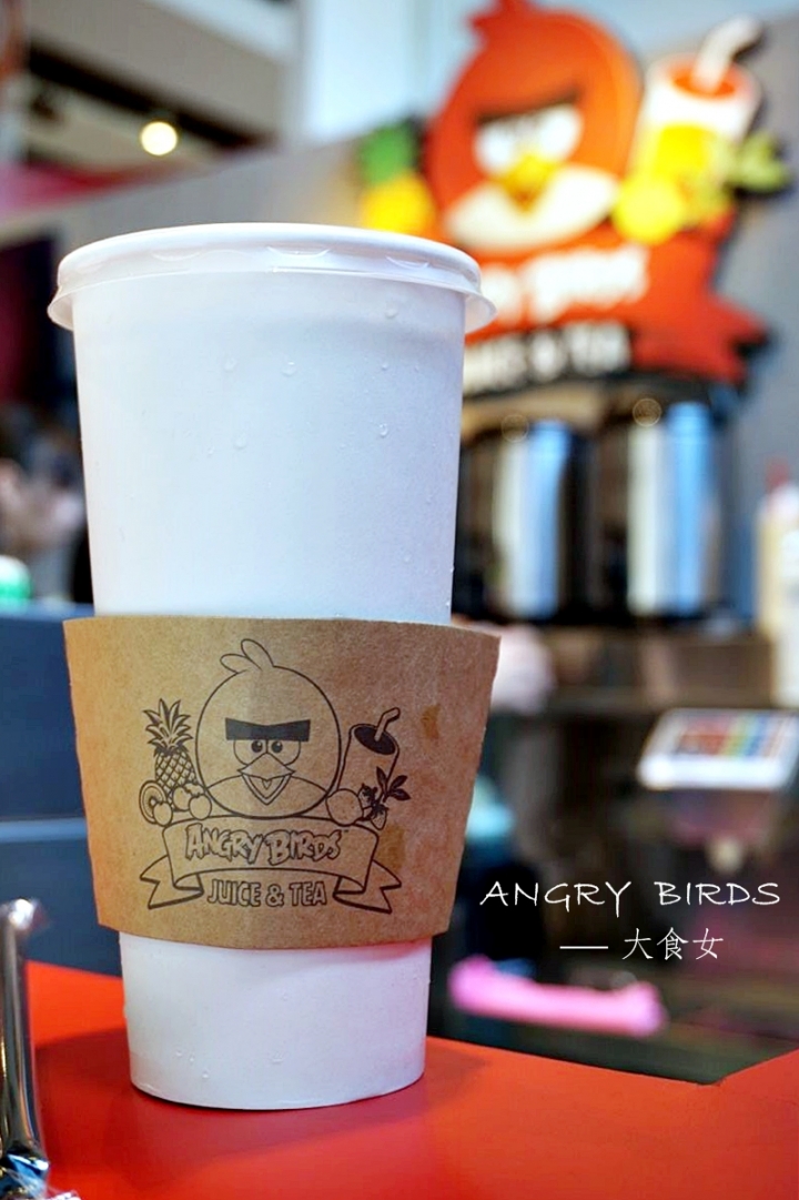 [食記] Angry Birds來了！全球首家憤怒鳥主題飲品旗艦店♪ANGRY BIRDS Juice & Tea 果汁&茶(板橋麗寶百貨)-親民價格讓憤怒鳥更顯親民可愛了！附完整菜單menu