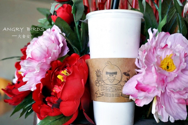 [食記] Angry Birds來了！全球首家憤怒鳥主題飲品旗艦店♪ANGRY BIRDS Juice & Tea 果汁&茶(板橋麗寶百貨)-親民價格讓憤怒鳥更顯親民可愛了！附完整菜單menu