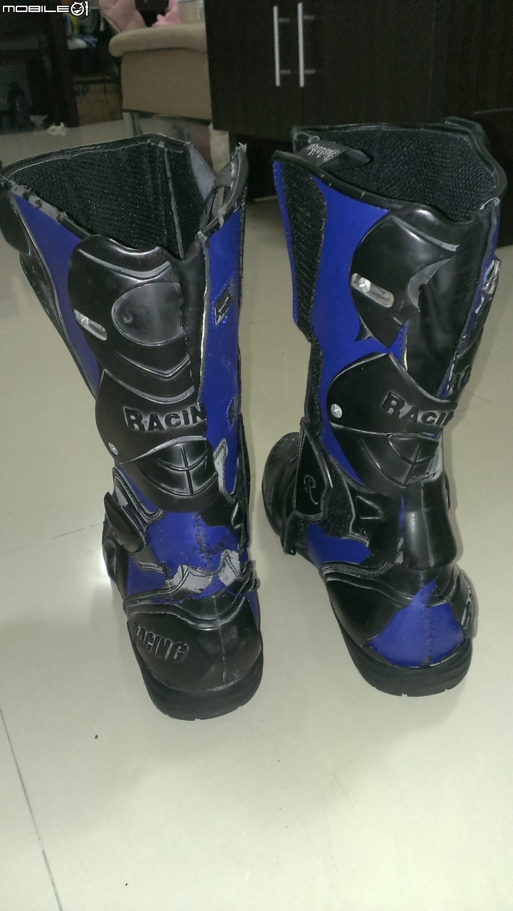 有塑膠成分的防摔鞋要怎麼保養??