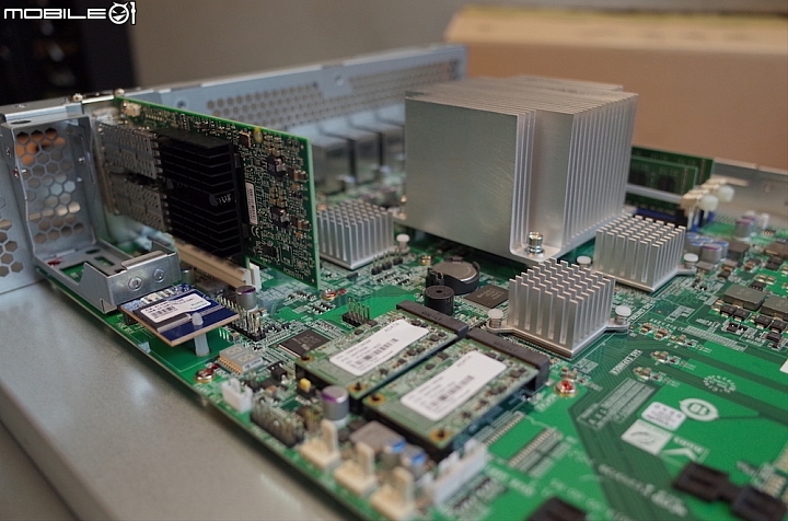 [全臺第一]怪獸級40G效能&自動分層NAS開箱 -QNAP TVS-EC1580MU-SAS-RP 多圖
