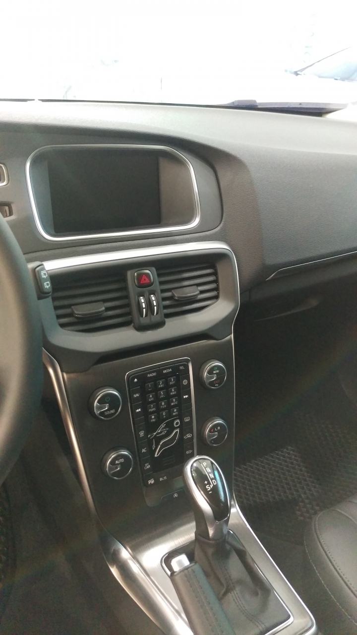 2016年式 V40 T3 小開箱