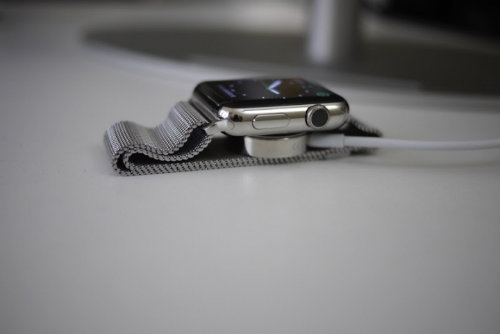 Apple Watch不拿來當作藝術品擺在桌上，不然要幹麻？Just | Mobile TimeStand測試報告