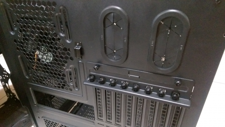 曜越Core X9 機殼 簡易開箱