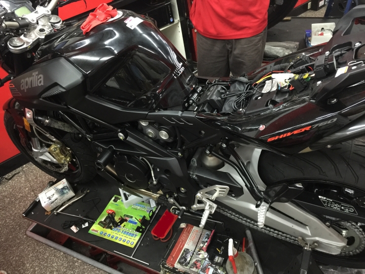 Aprilia Shiver 750 簡單開箱