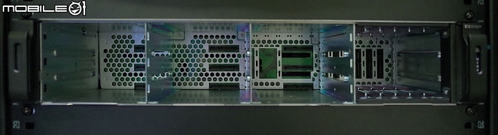 [全臺第一]怪獸級40G效能&自動分層NAS開箱 -QNAP TVS-EC1580MU-SAS-RP 多圖