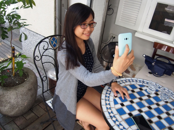 不管女男都愛不釋手的自拍機 ASUS ZenFone Selfie