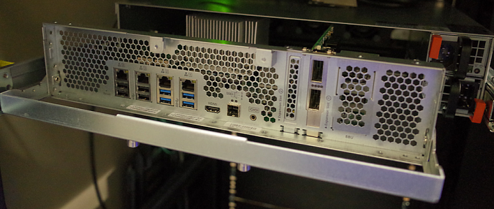 [全臺第一]怪獸級40G效能&自動分層NAS開箱 -QNAP TVS-EC1580MU-SAS-RP 多圖
