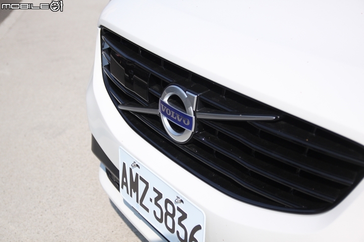 桀傲不馴─《VOLVO XC60 T6 R-Design》試駕體驗與心得分享