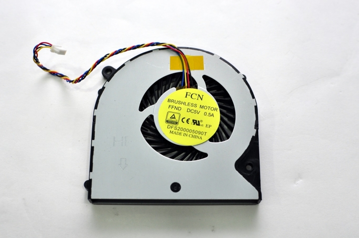 GIGABYTE P37X 拆機分享，要特別注意導管別折彎了