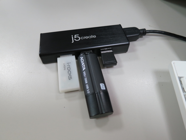 Surface Pro 3 + j5 create USB3.0 hub 與 VGA轉接頭