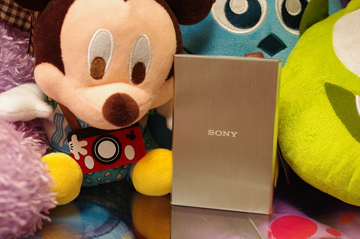[開箱和評測] 輕薄美型的 Sony HD-SL2 2TB 隨身行動硬碟