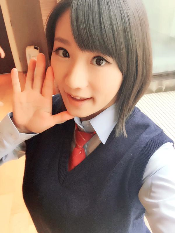 女優喝水不用手.這算神技嗎?