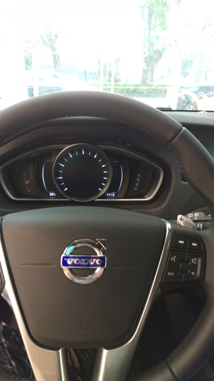 2016年式 V40 T3 小開箱