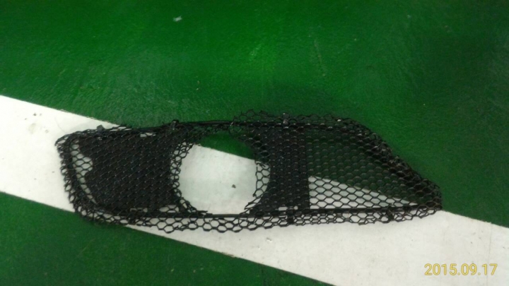 [請教]05年C55 AMG 的下巴網零件名稱